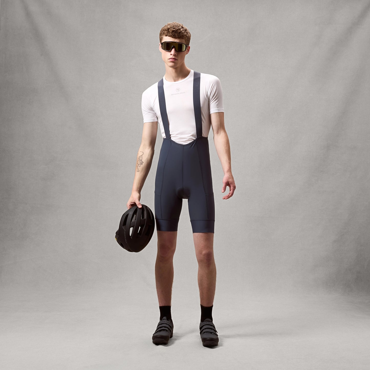 ENDURA LOOP Carbon Kurze Trägerhose Grau