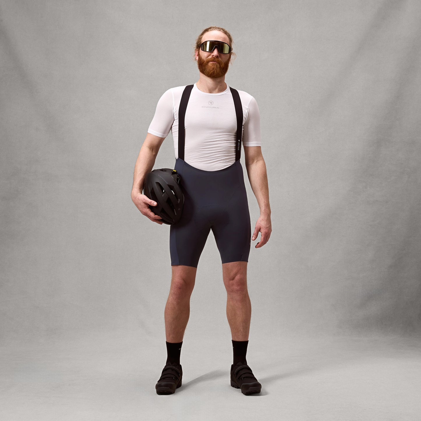 ENDURA ALLTRACK RIDE Carbon Kurze Trägerhose Grau