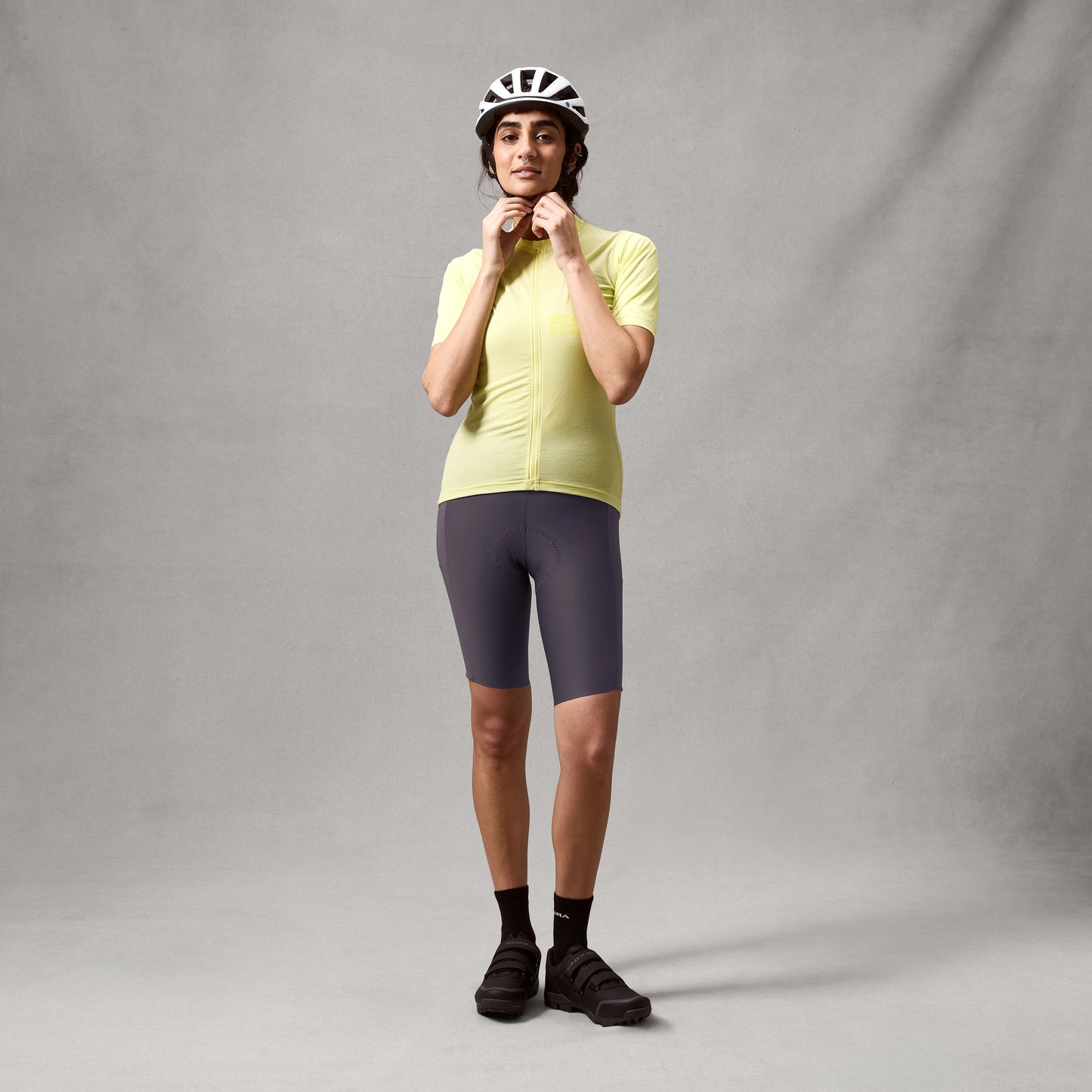 ENDURA ALLTRACK RIDE Women's Carbon Short Bib Shorts Grau