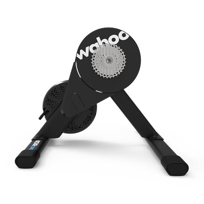 WAHOO KICKR CORE V2 — Seitenansicht mit Kassette