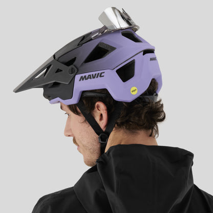 MAVIC DEEMAX TRAIL MTB-Helm in Schwarz/Violett – getragen, Dreiviertelansicht von hinten