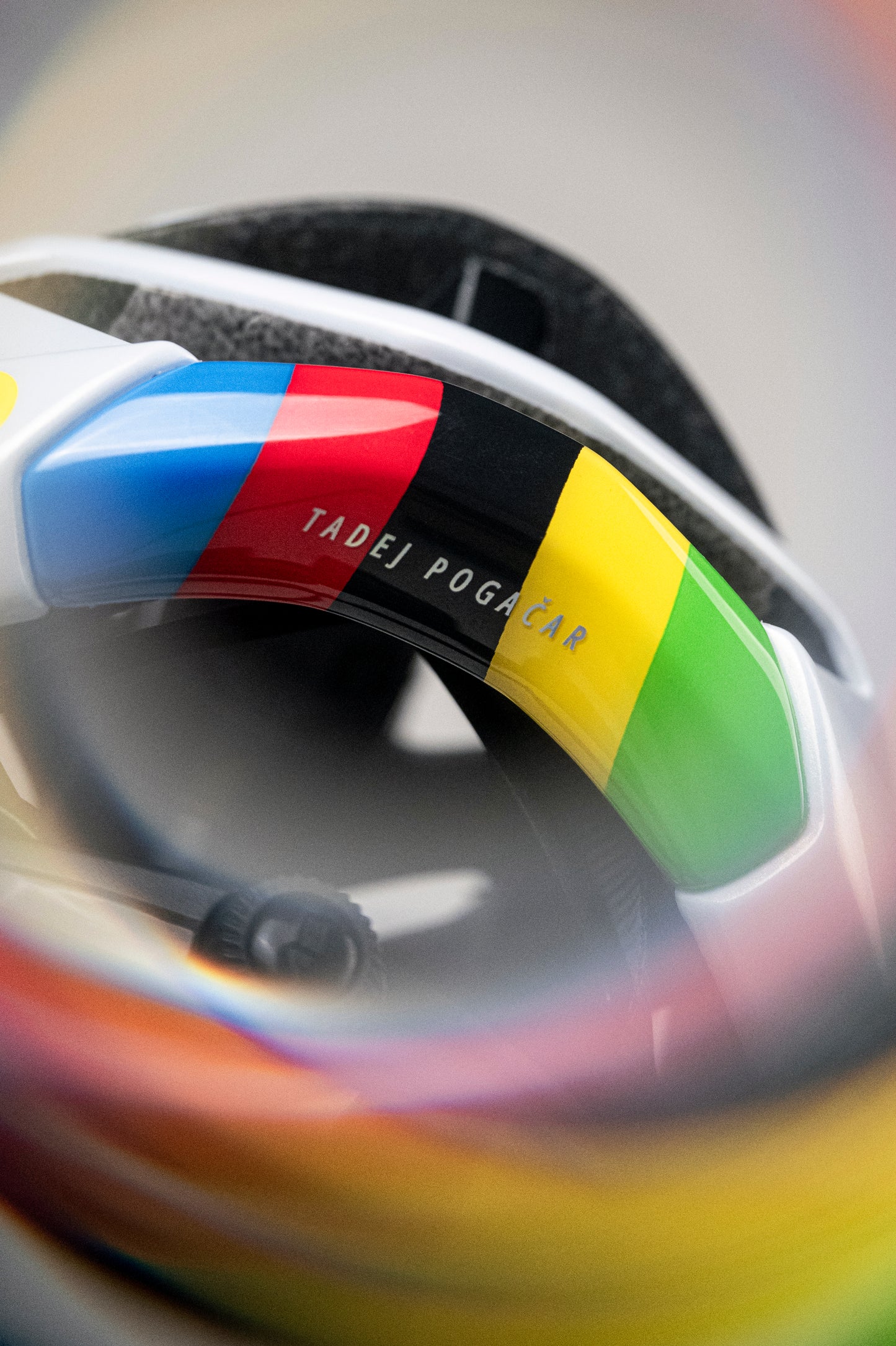 Helm MET TRENTA 3K CARBON LIMITED WORD CHAMPION 2026 Weiß