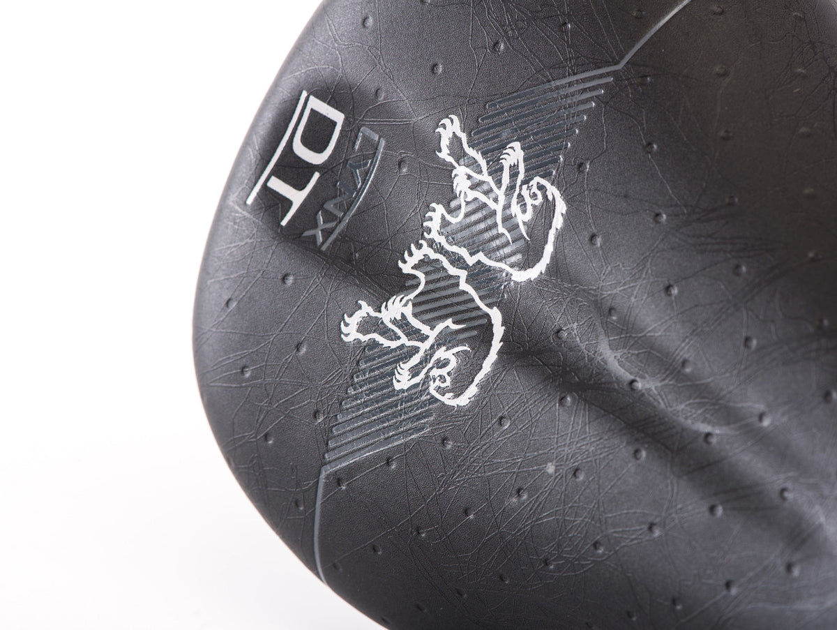 CHROMAG LYNX DT Sattel mit CrMo-Gestell in Schwarz — Detail des Lynx-DT-Bezugs