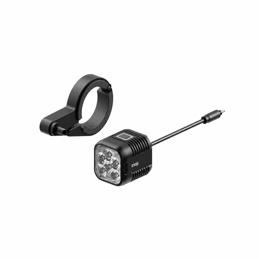 KNOG BLINDER E 900 Frontleuchte — Produktansicht auf weißem Hintergrund