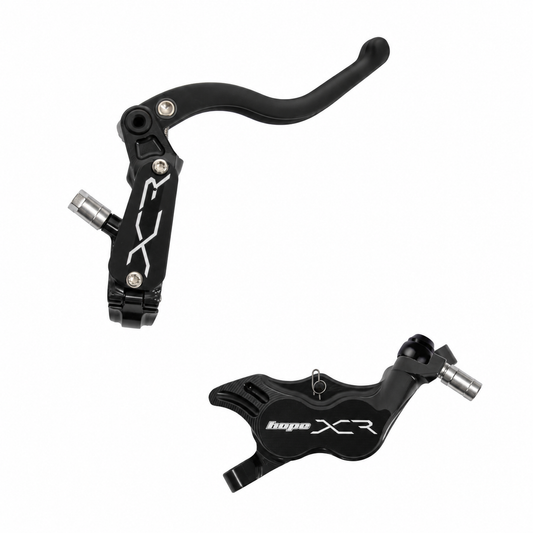 HOPE XCR PRO E4 PM Bremse in Schwarz — Bremshebel und Bremssattel auf weißem Hintergrund