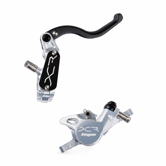 HOPE XCR PRO X2 PM Bremse Silber — Bremshebel und Bremssattel vor weißem Hintergrund