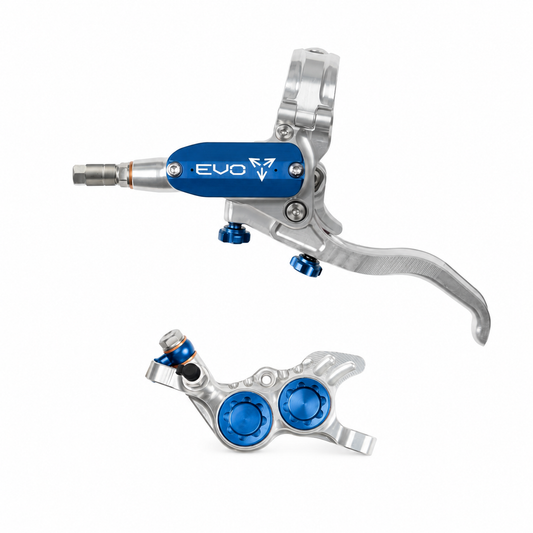 HOPE TECH 4 EVO GR4 Bremse Silber/Blau — Bremshebel und Bremssattel vor weißem Hintergrund