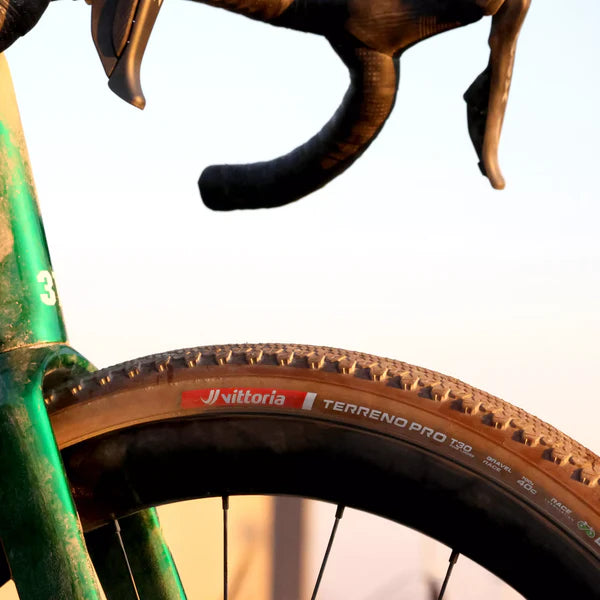 Reifen VITTORIA Terreno Pro T30 fine loose 700x35c Gravel Race natural Tubeless Ready Weich Beige Q2 2025
